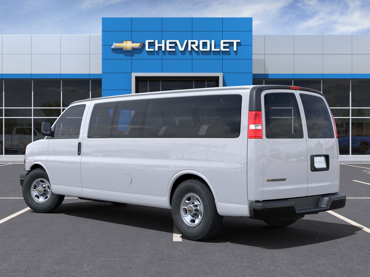 2025 Chevrolet Express Passenger 3500 1LS